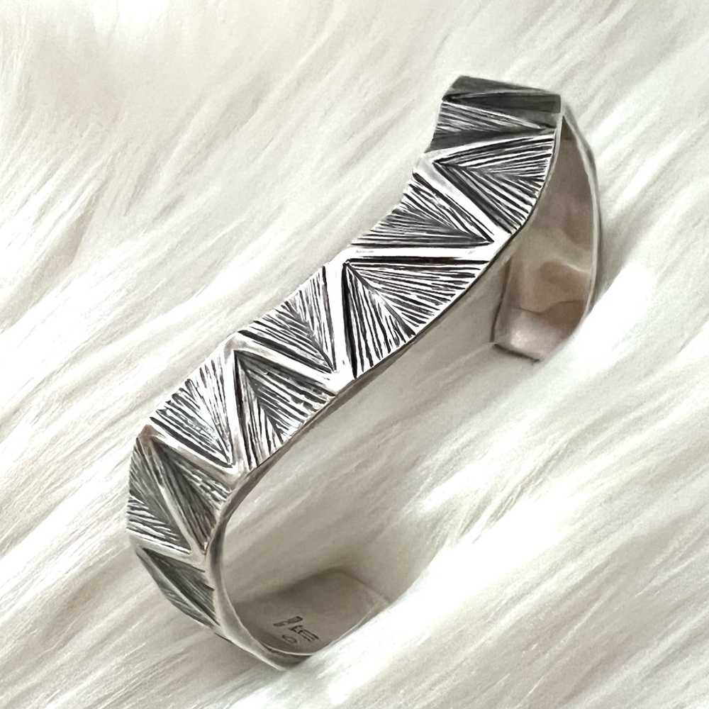 Highly RARE James Avery thatch wave cuff bracelet - Picture 3 of 13